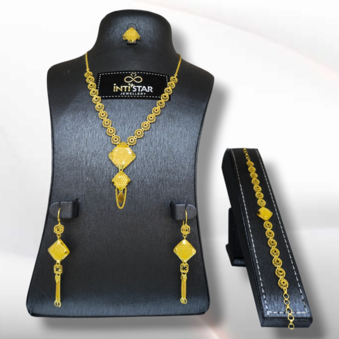 035 - Gold Jewellery Set