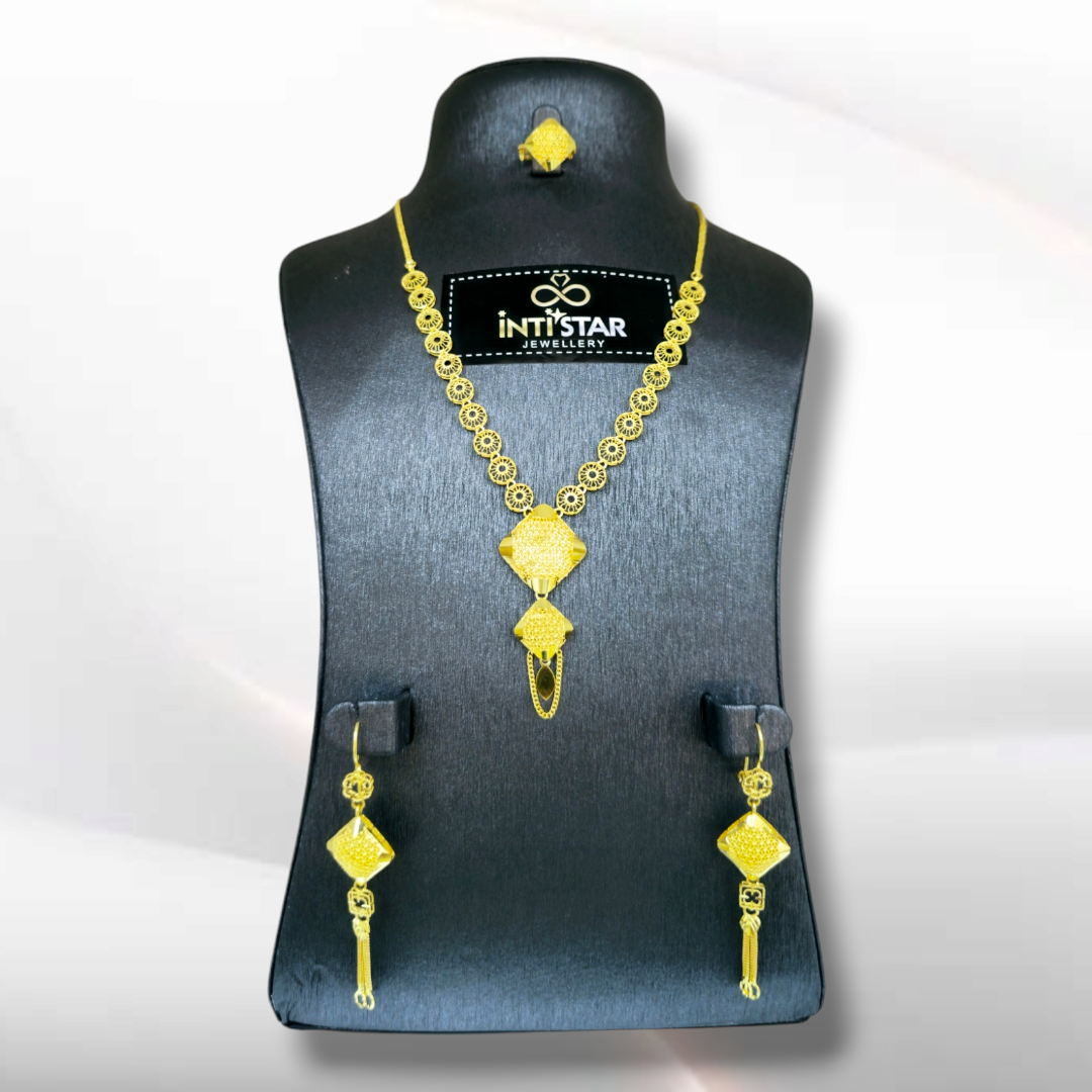 035 - Gold Jewellery Set