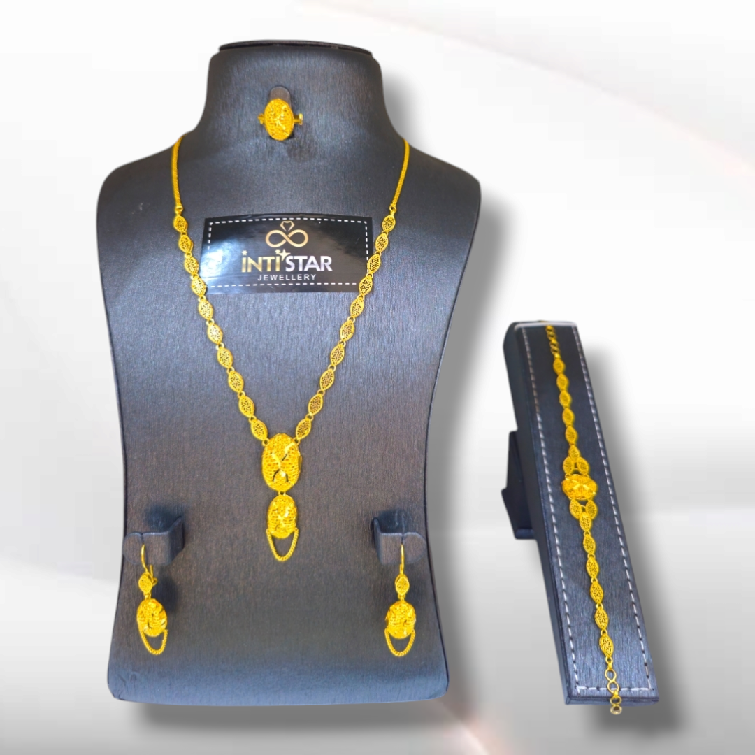 039 - Gold Jewellery Set