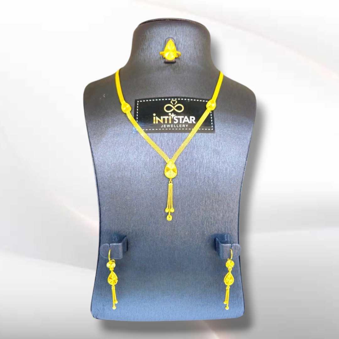 041 - Gold Jewellery Set