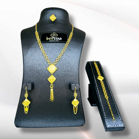 053 - Gold Jewellery Set