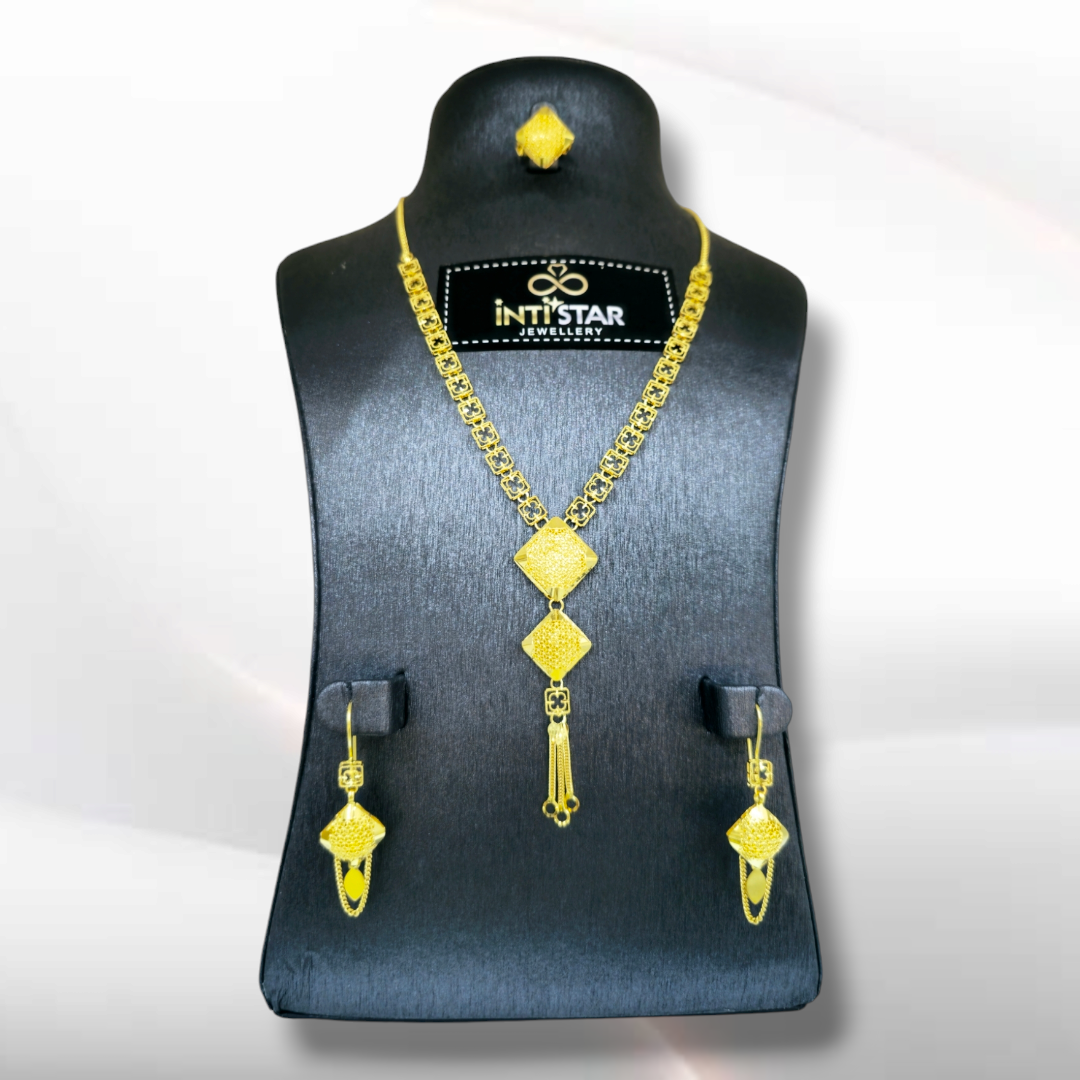 053 - Gold Jewellery Set