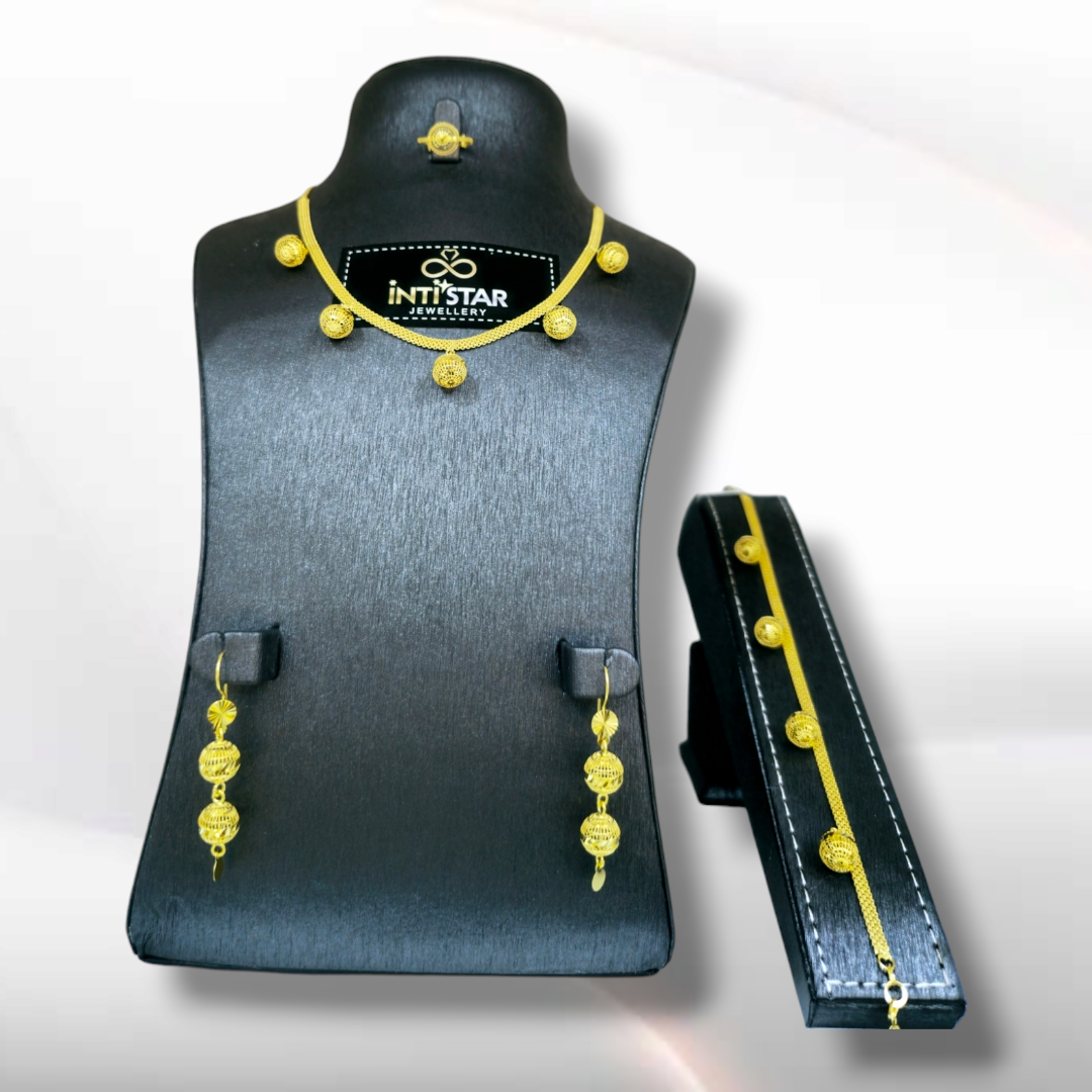 055 - Gold Jewellery Set