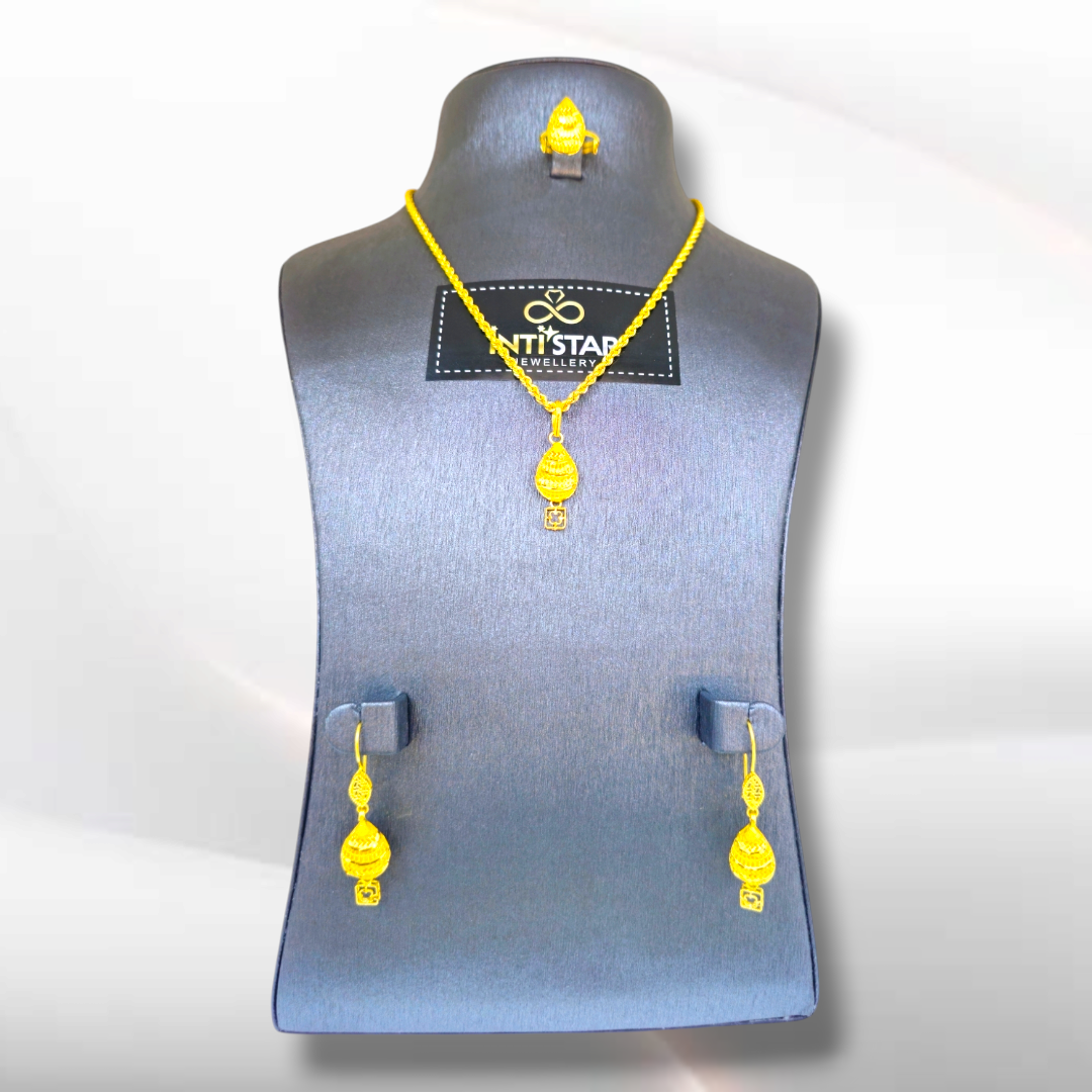 253 - Gold Jewellery Set