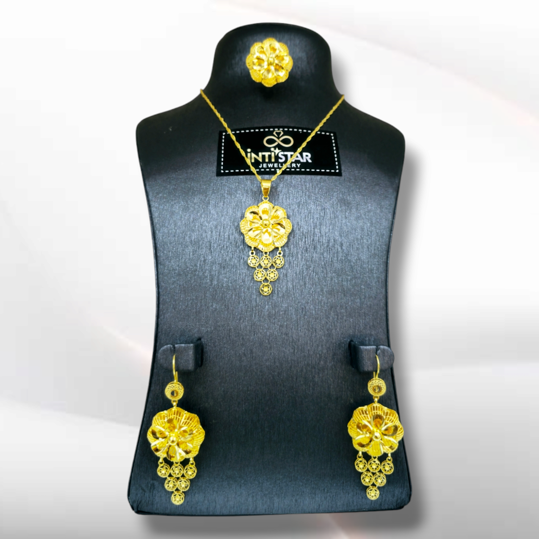 305 - Gold Jewellery Set