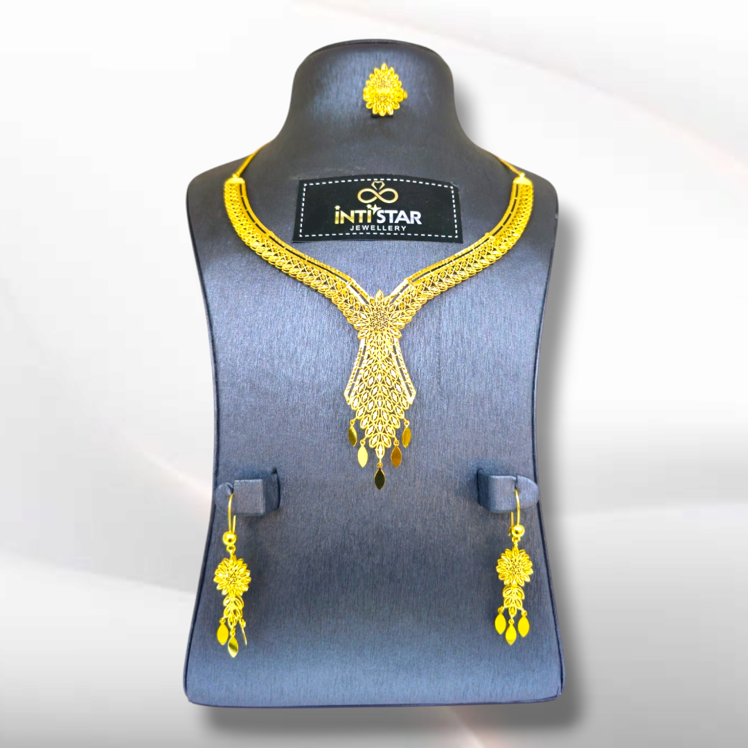 524 - Gold Jewellery Set