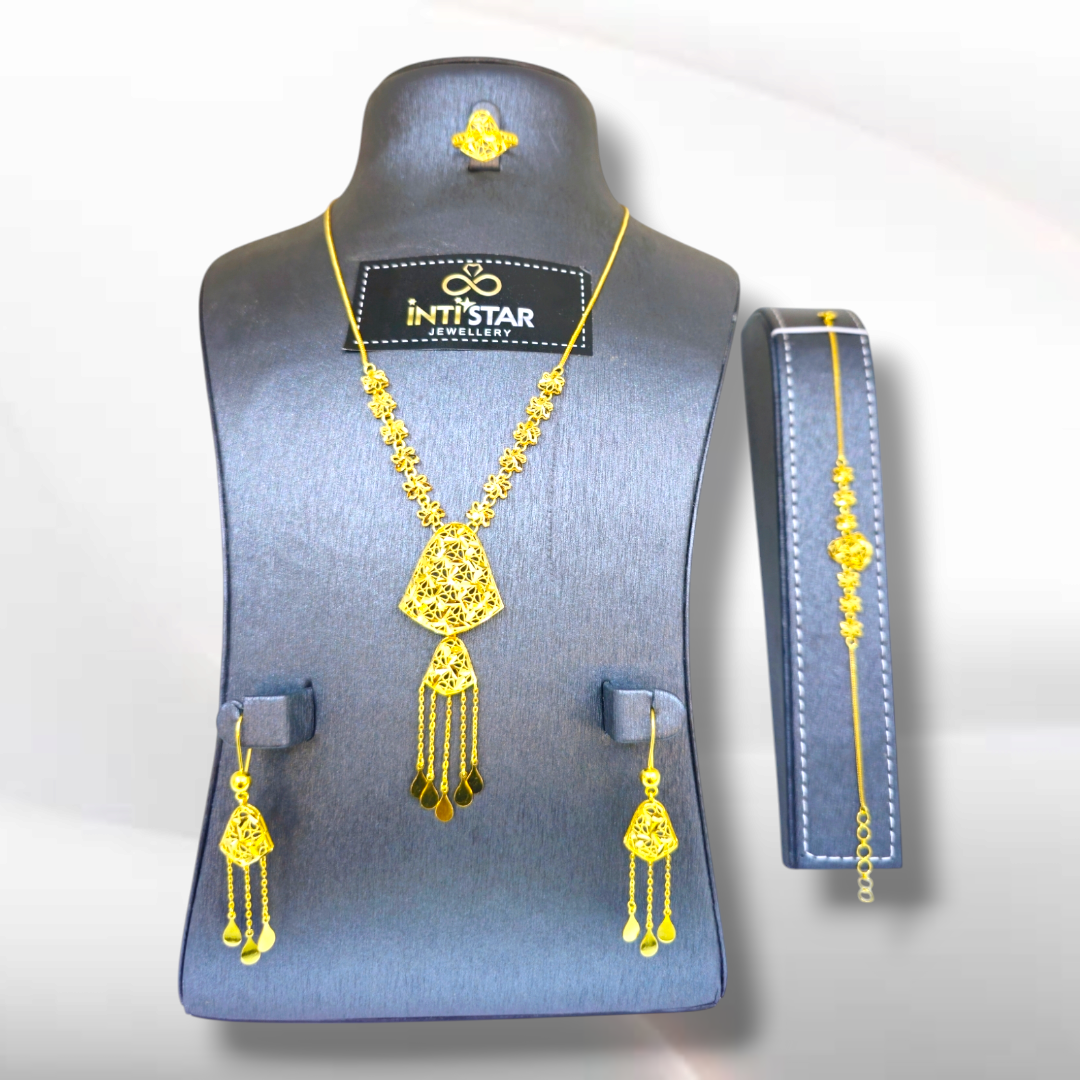 525 - Gold Jewellery Set