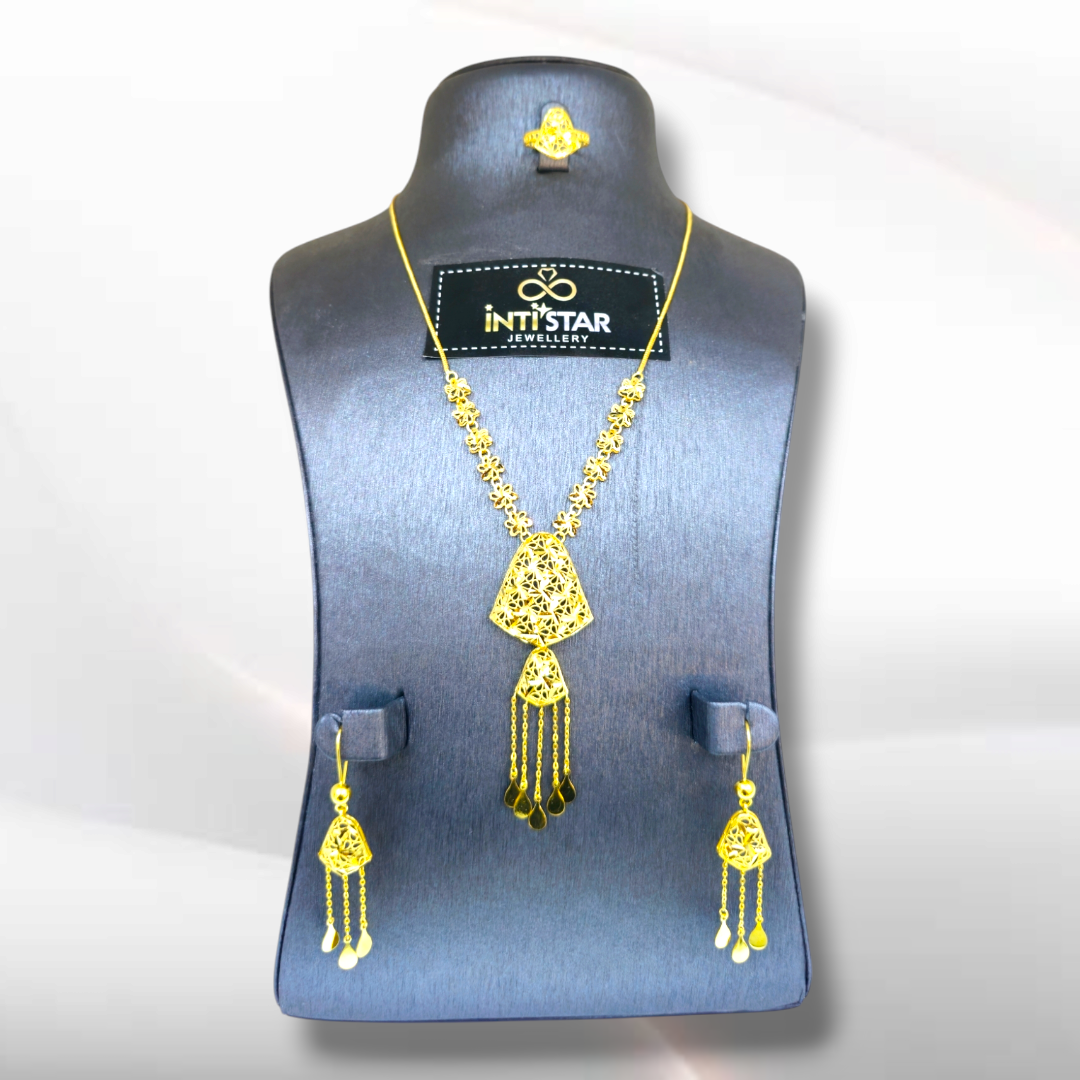 525 - Gold Jewellery Set