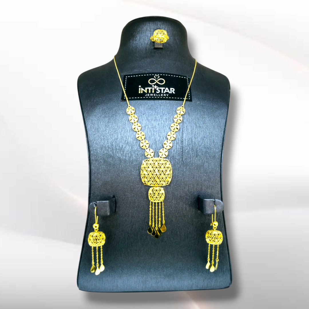 526 - Gold Jewellery Set