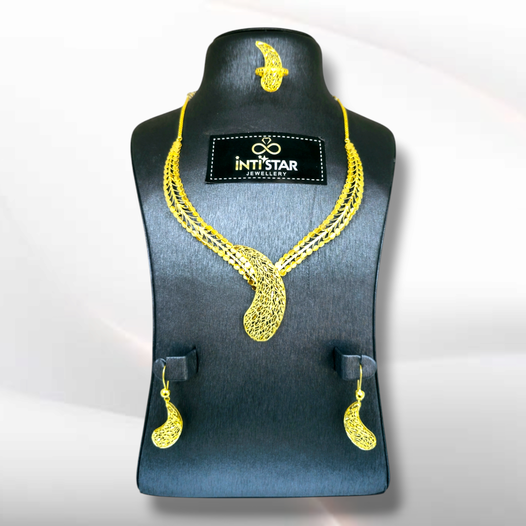 528 - Gold Jewellery Set