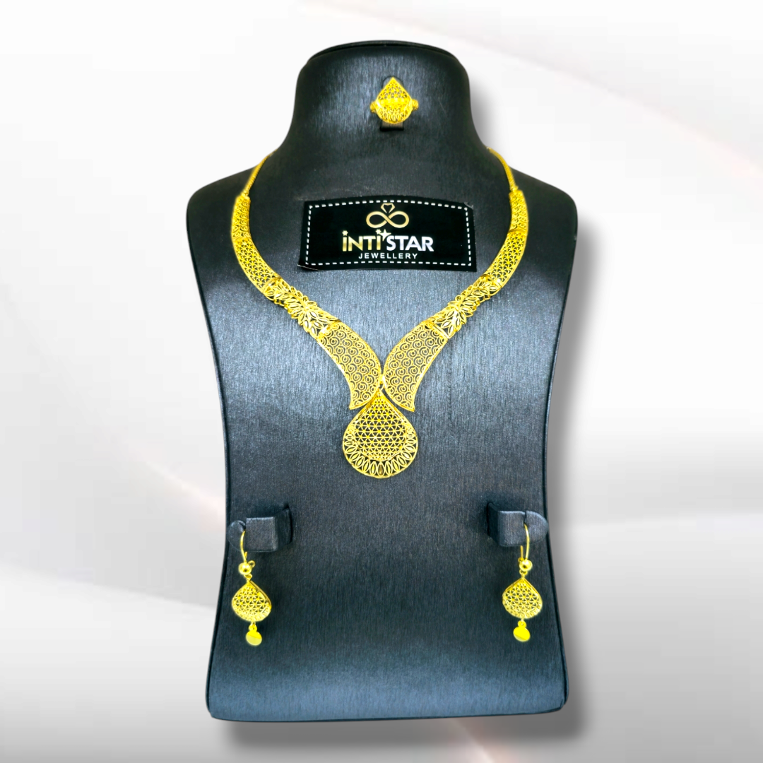 529 - Gold Jewellery Set