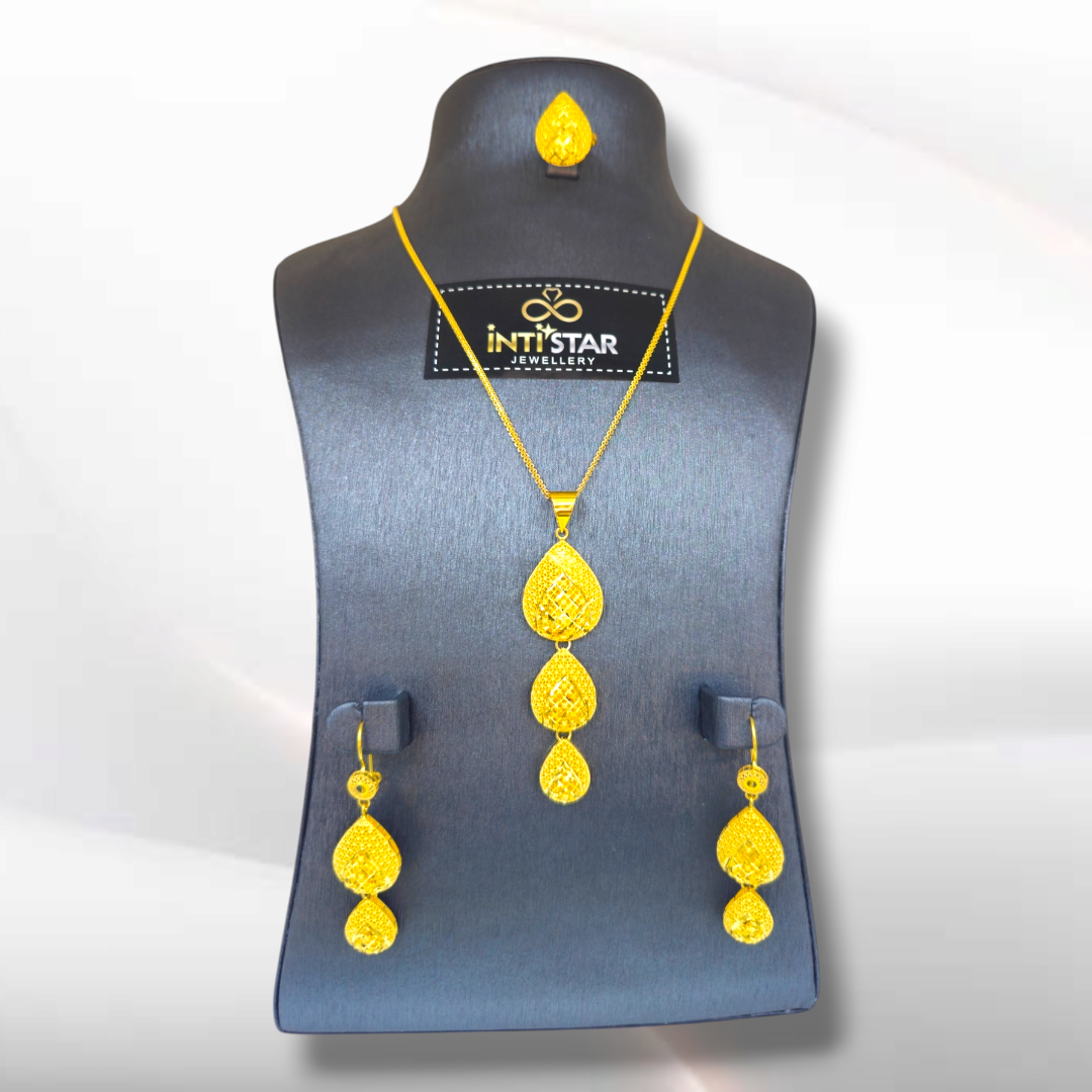 533 - Gold Jewellery Set